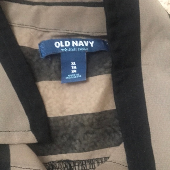 Old navy sheer top - Picture 2 of 3